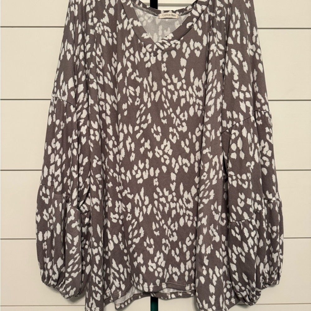 Gray and White Patterned Women's Top by Crown & Ivy